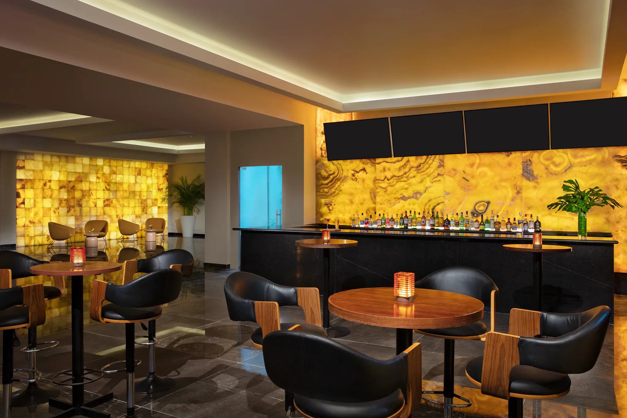 Half Time sports bar at Dreams Sands Cancun Resort & Spa featuring casual lounge seating, large-screen TVs, and lively game-day atmosphere.